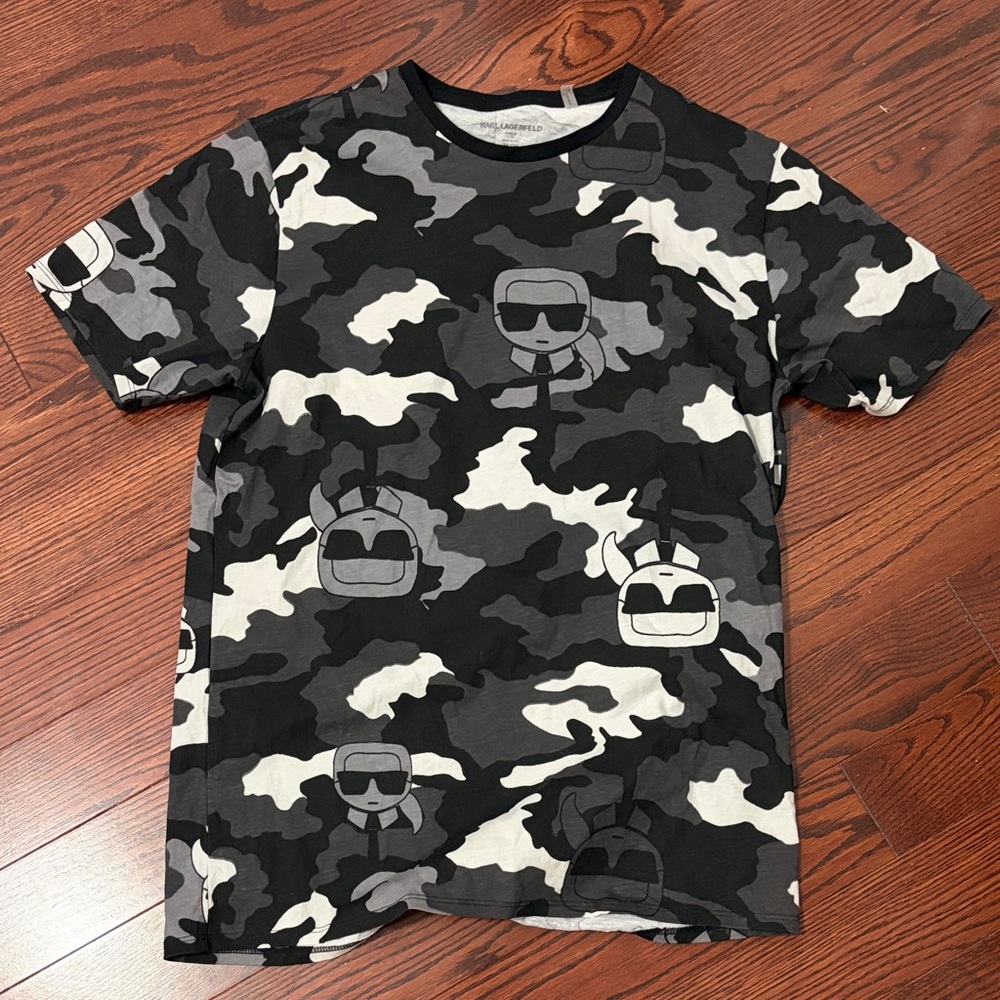 Karl Lagerfeld Mens Camo Graphic Tee in Black & Gray